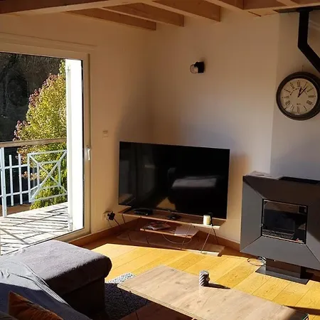 Avec Vue Sur Les Pyrenees