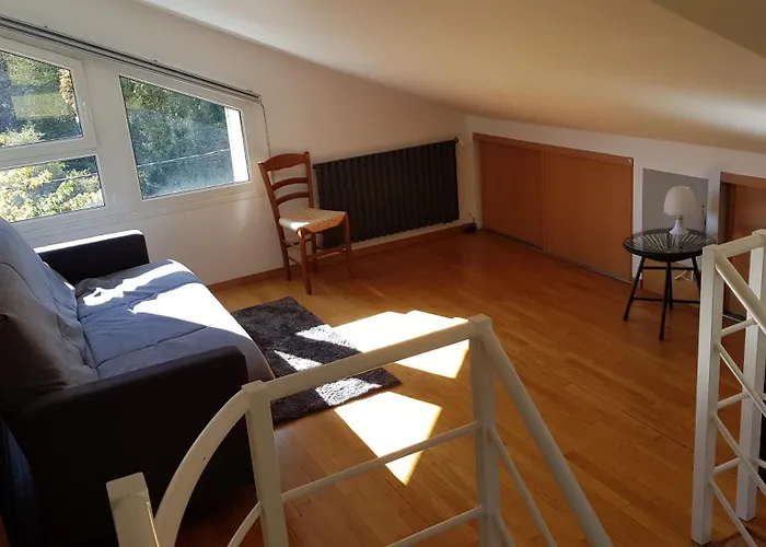 Avec Vue Sur Les Pyrenees